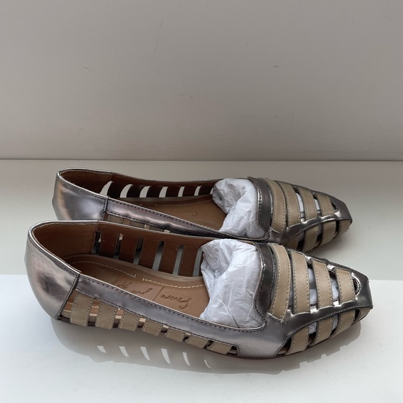 Elizabeth & James cutout metallic flats - Picture 1 of 6